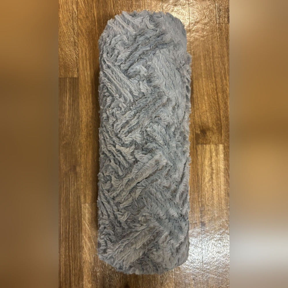 Limited edition soft gray plush throw - Picture 13 of 17